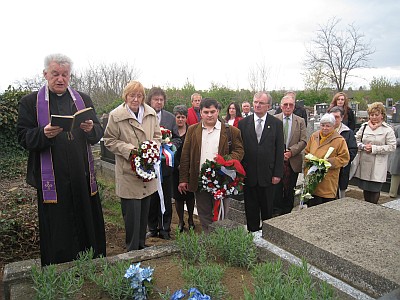 obljetnica jaksica 2012-na grobu